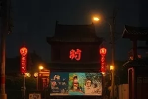 《夜航西飞》封面：夜间航班舷窗外的云层
